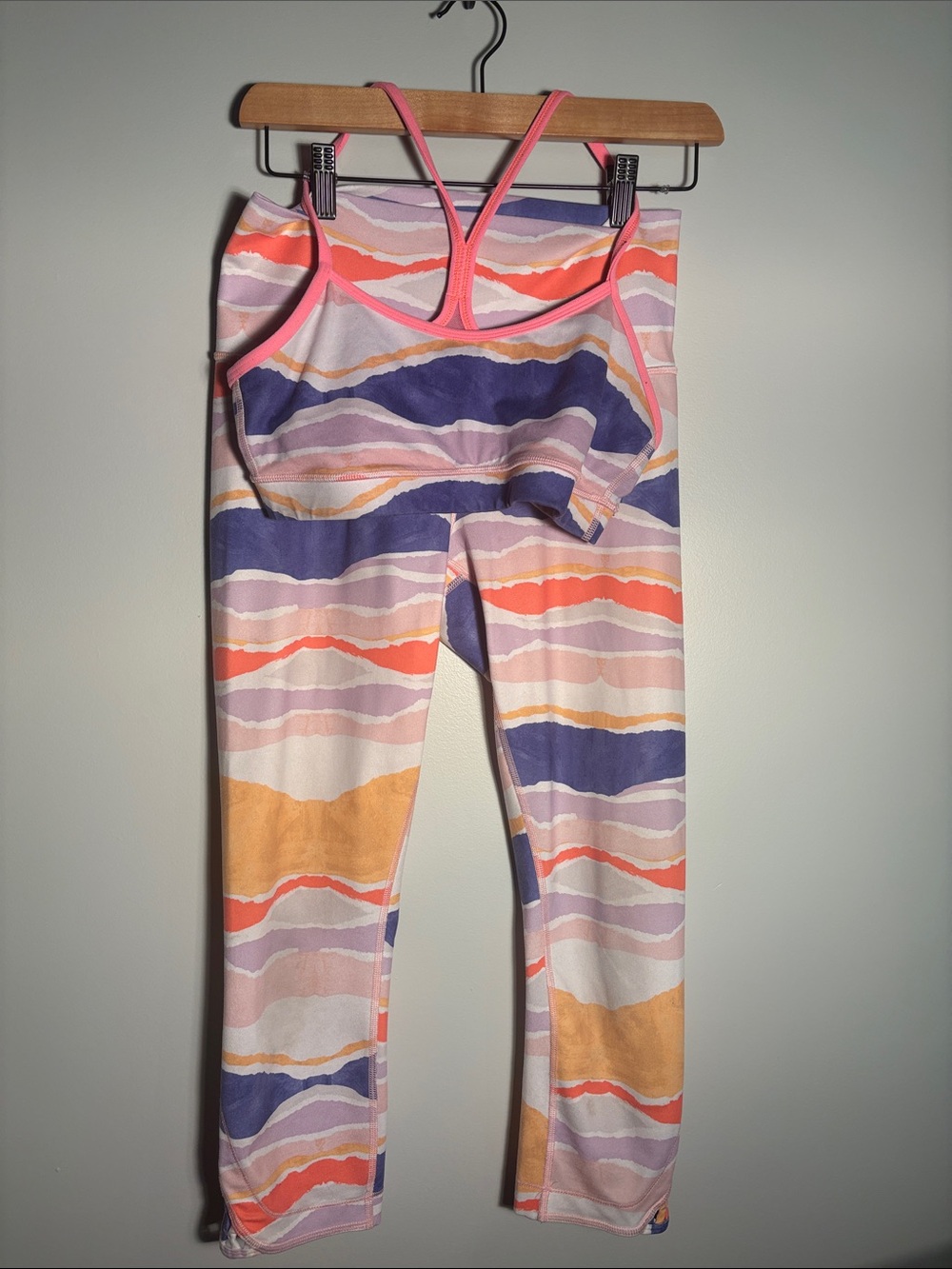 lululemon athletica Pink Purple Orange Wave-Print Leggings & Sports Bra Set